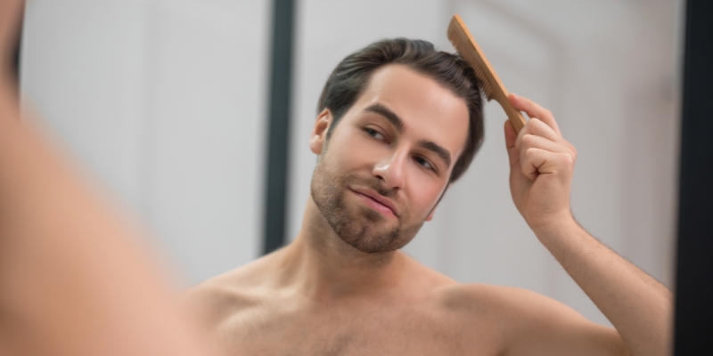 Wie pflegt man ein Echthaar-Haarsystem für Männer im Alltag richtig?