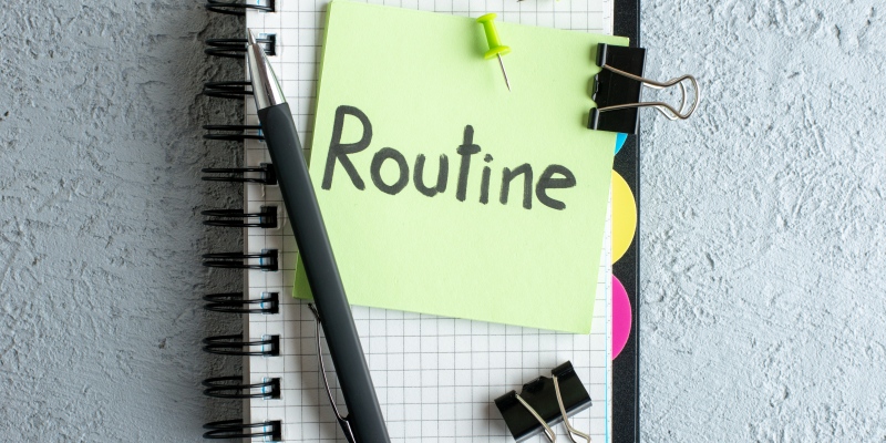 Wie oft sollte ich mein Haarsystem reinigen?